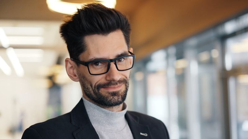 Sommelier at Round table pizza offering expert wine pairing guidance